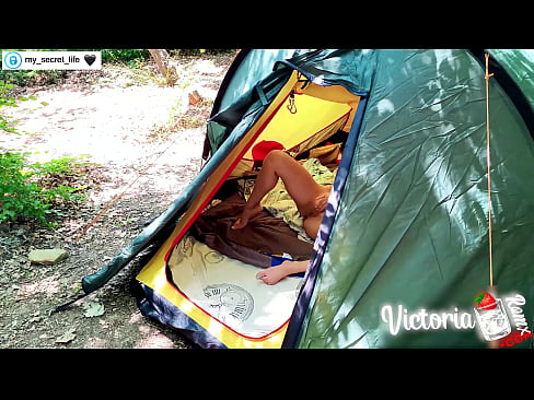 ❤️ Filmed on camera Passionate jerk off Stranger in a tent Sex video at us ❌️